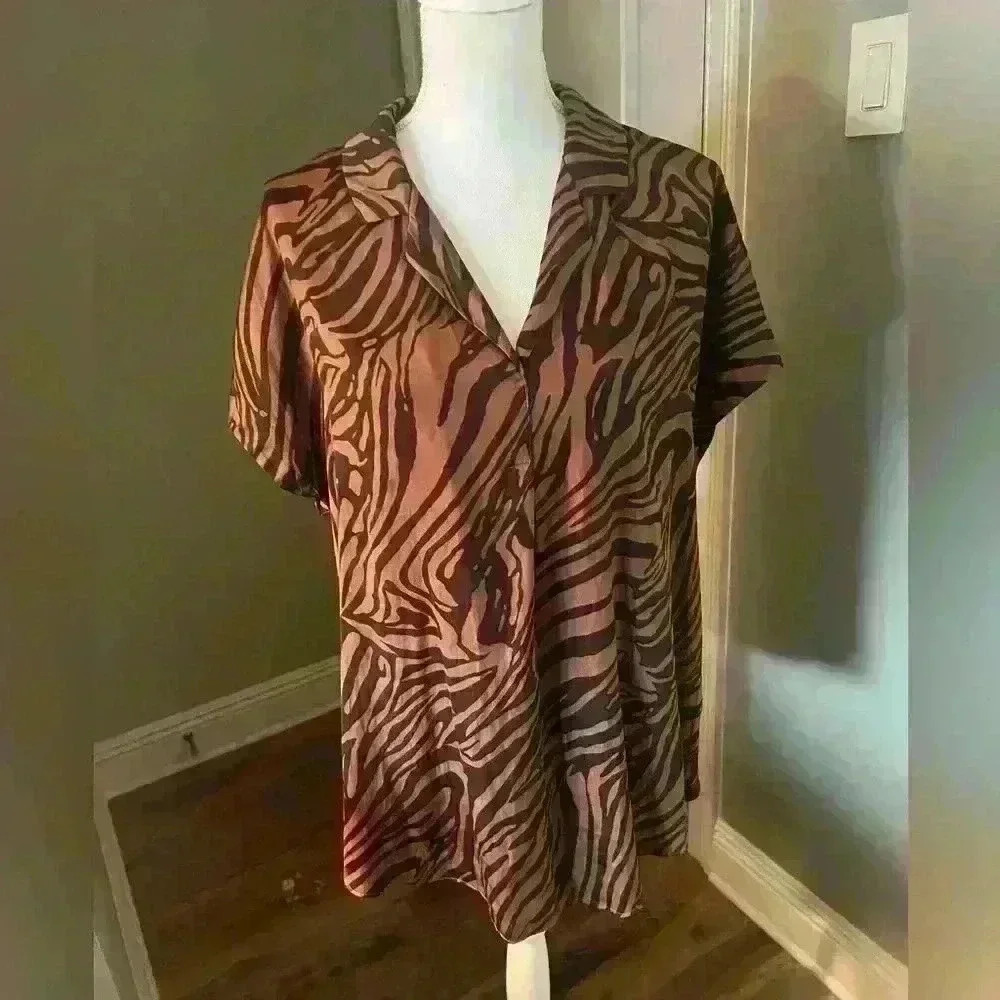 Joie Ladies Leopard Print blouse. XL shirt sleeve blouse v neck excellent cond - Picture 3 of 13